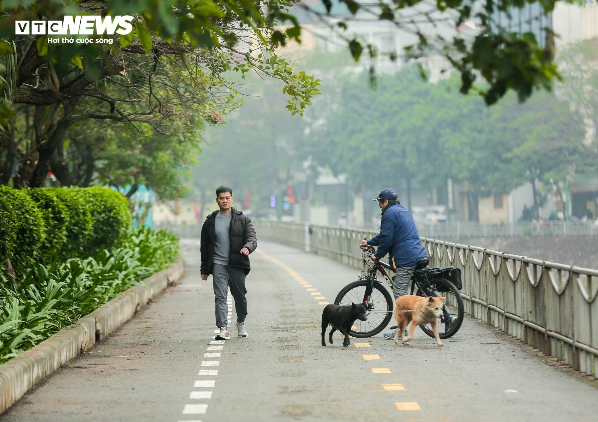 Người Hà Nội vui mừng trải nghiệm tuyến đường dành riêng cho xe đạp - 8