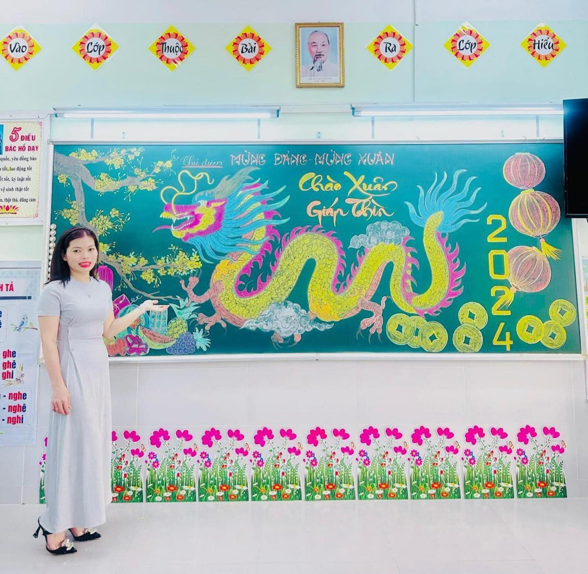 Cô Phùng Thị Huỳnh Hiền- giáo viên dạy Mỹ thuật, Trường Tiểu học Hoà Khương 2, là người đảm nhiệm vẽ chính