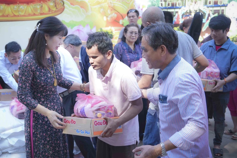 Cộng đồng người Việt Nam tại Lào dự lễ Tất niên hướng về quê hương - ảnh 1