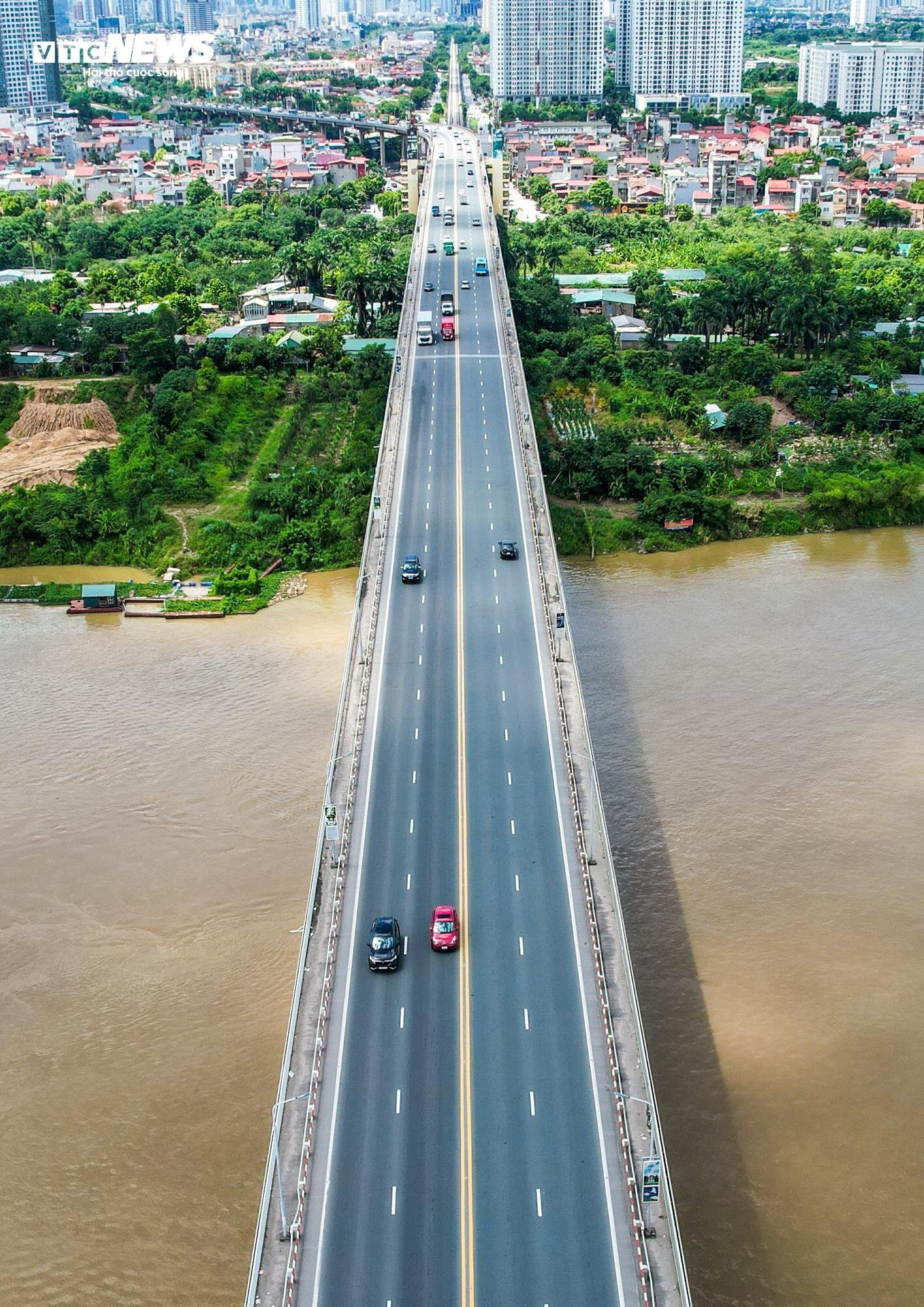 Cầu Thăng Long gần 40 năm tuổi bắc qua sông Hồng nhìn từ flycam - 7