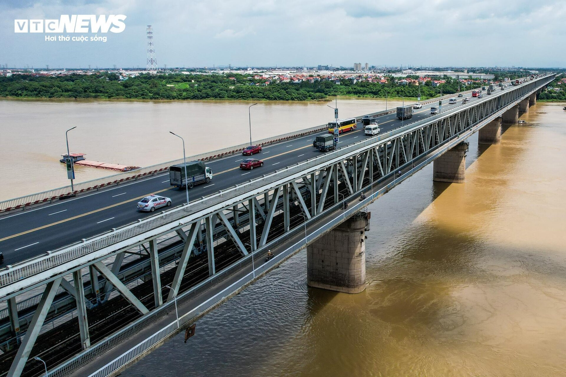 Cầu Thăng Long gần 40 năm tuổi bắc qua sông Hồng nhìn từ flycam - 8