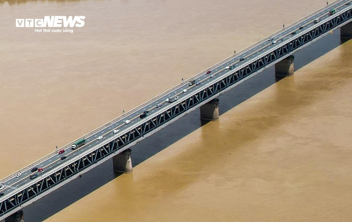 Cầu Thăng Long gần 40 năm tuổi bắc qua sông Hồng nhìn từ flycam - 10