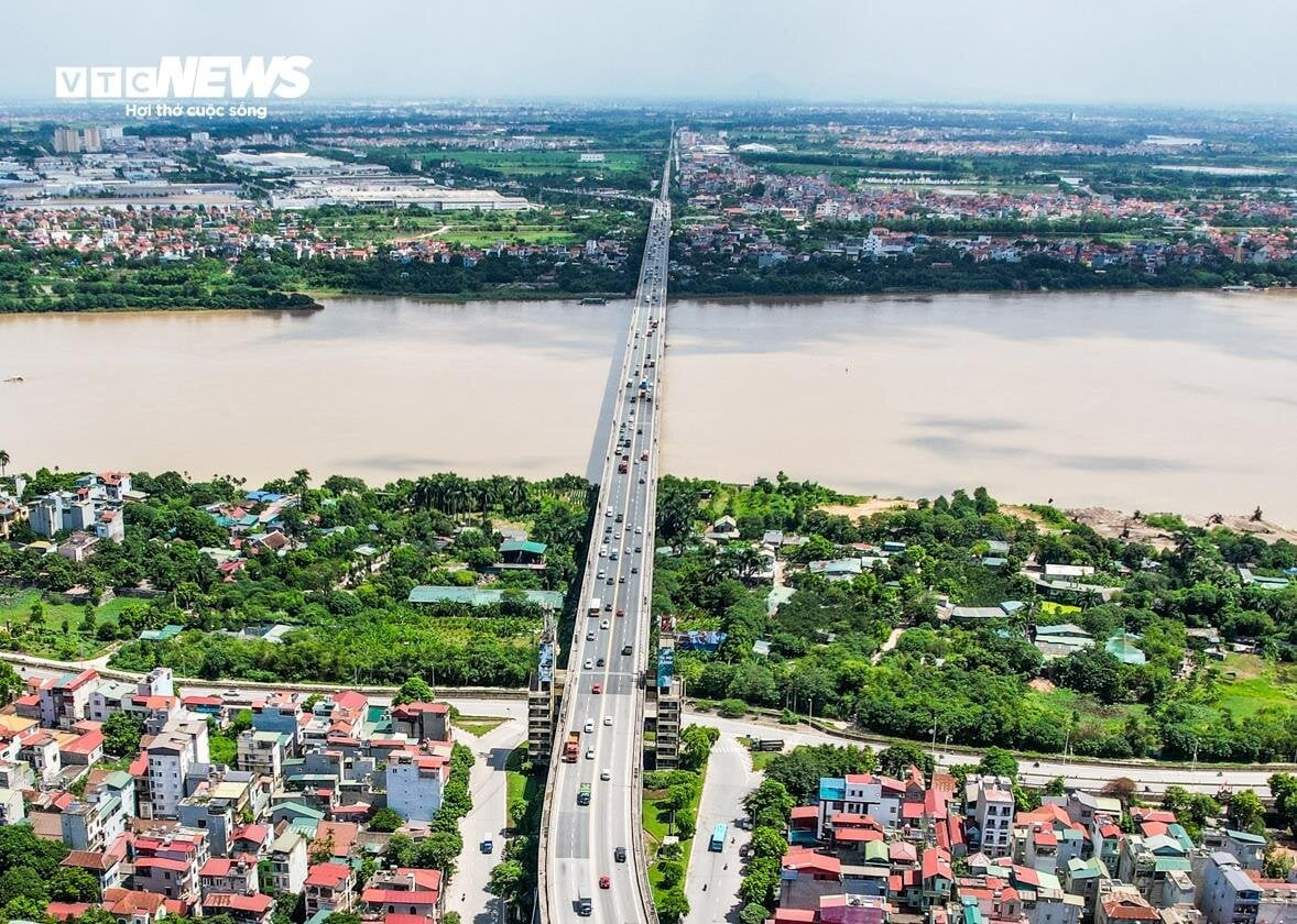 Cầu Thăng Long gần 40 năm tuổi bắc qua sông Hồng nhìn từ flycam - 1