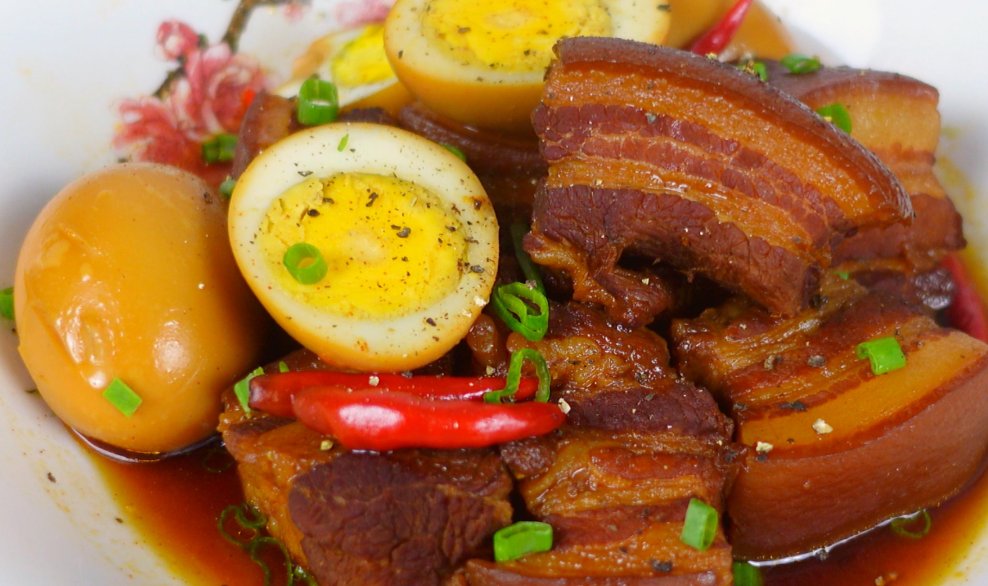 Cách làm thịt kho tàu thơm ngon đậm vị giúp món ăn của bạn được cả nhà yêu thích. (Ảnh: Reddit/asianeats)
