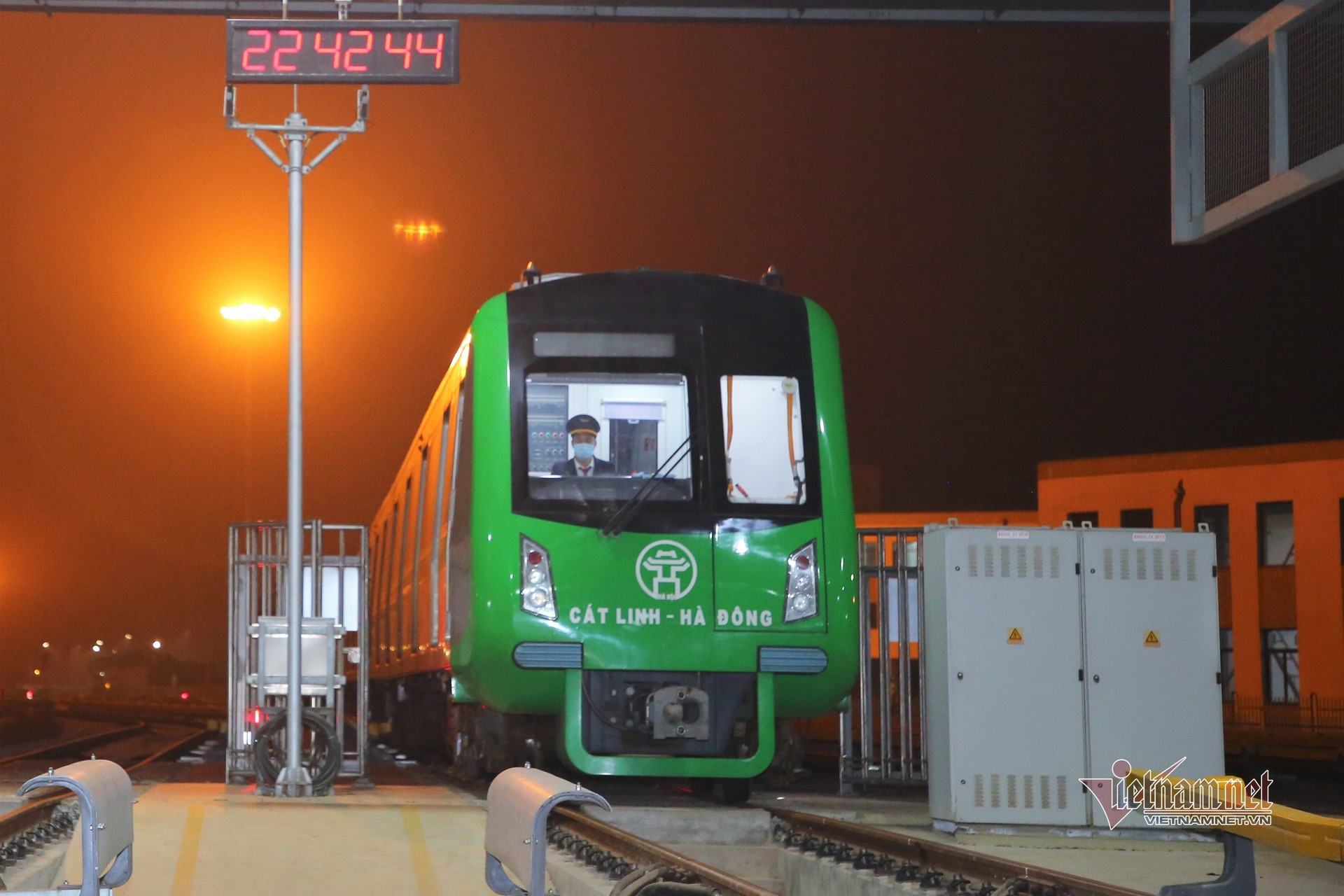 Bộ Chính trị yêu cầu tiếp tục phát triển hệ thống đường sắt đô thị, tàu điện ngầm tại Hà Nội, TP.HCM.