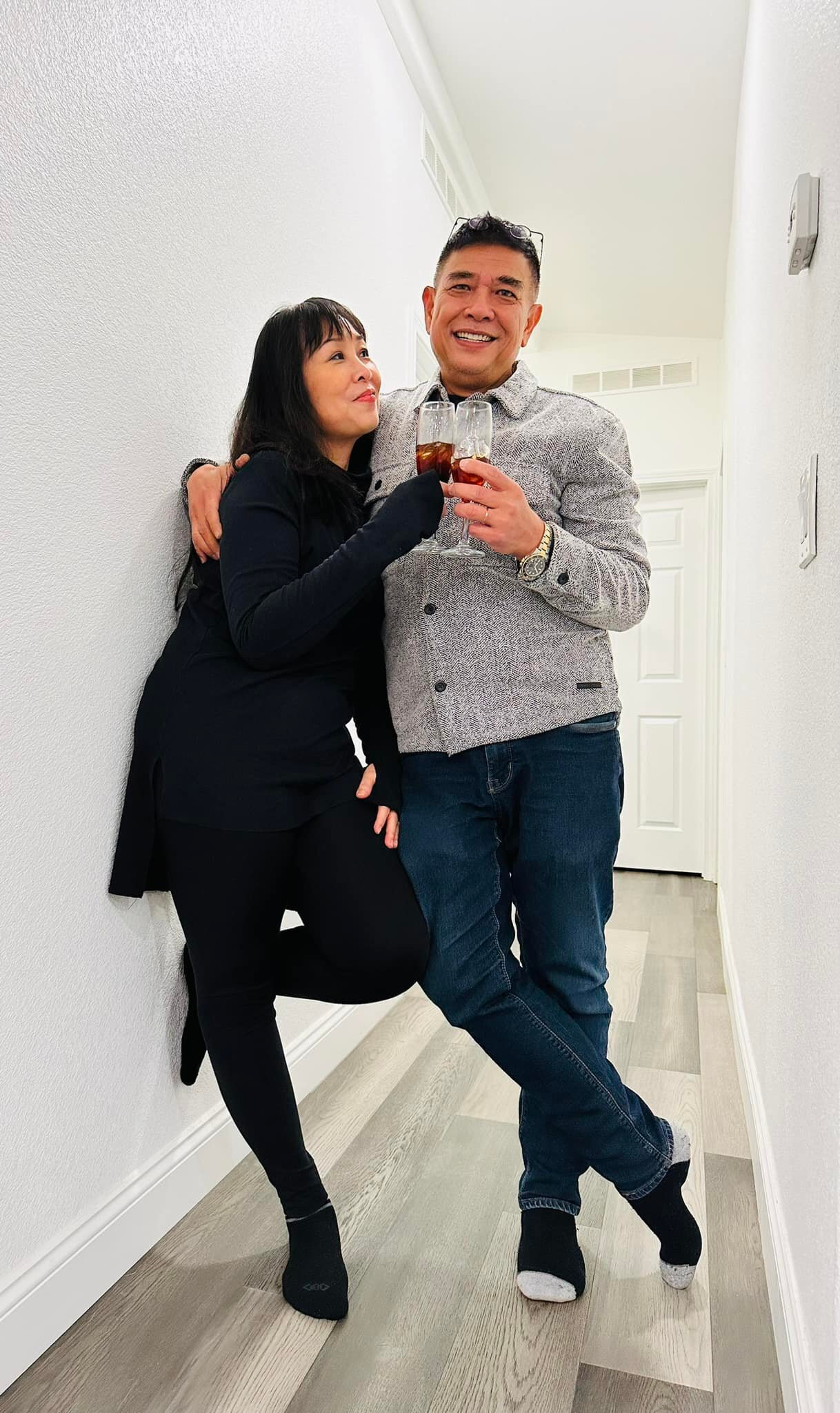 Cặp đôi cùng nhau xây dựng một gia đình hạnh phúc. Hiện tại, nghệ sĩ Lê Tuấn Anh đã lui về hậu trường, hậu thuẫn sự nghiệp cho vợ và làm kinh doanh nhà hàng.