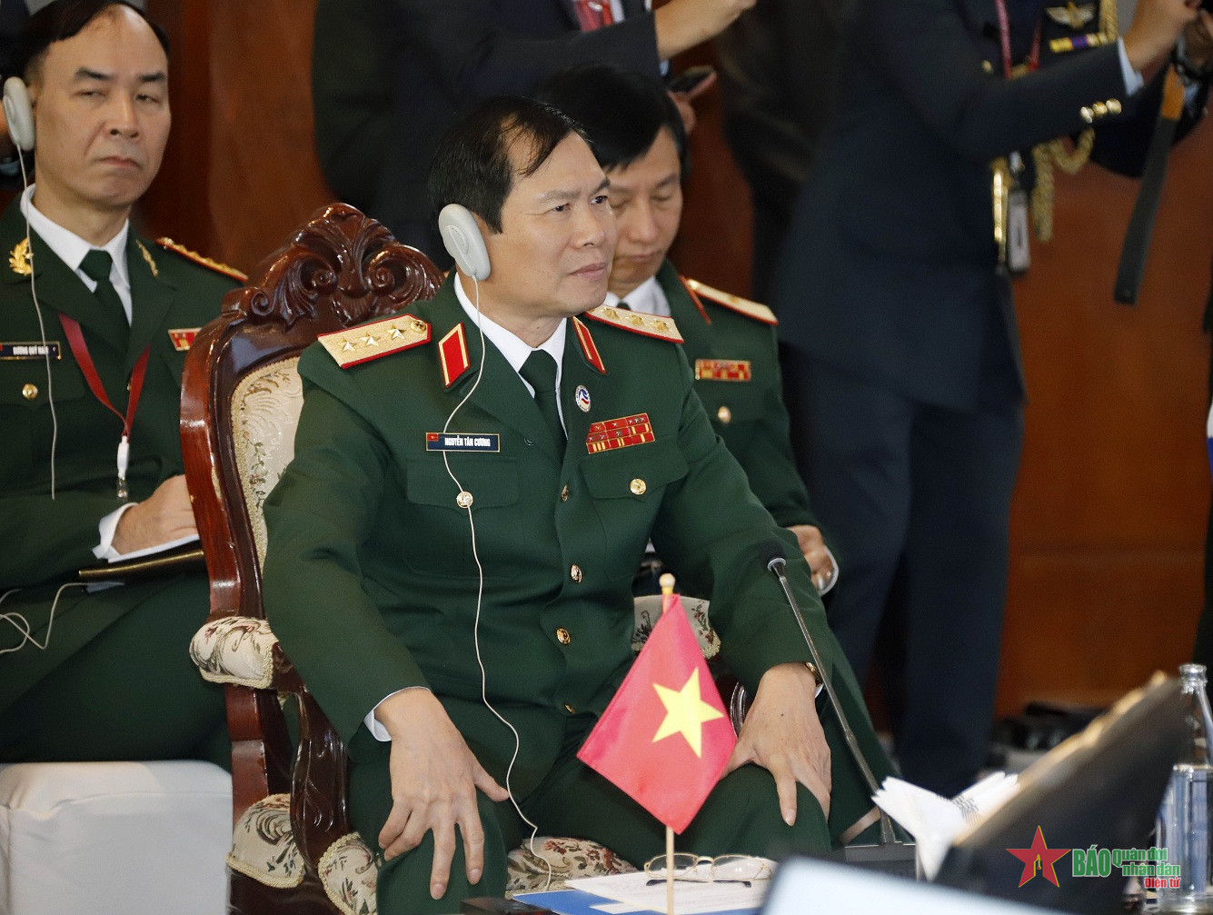 Thượng tướng Nguyễn Tân Cương dẫn đầu đoàn đại biểu cấp cao Bộ Quốc phòng Việt Nam tham dự hội nghị.