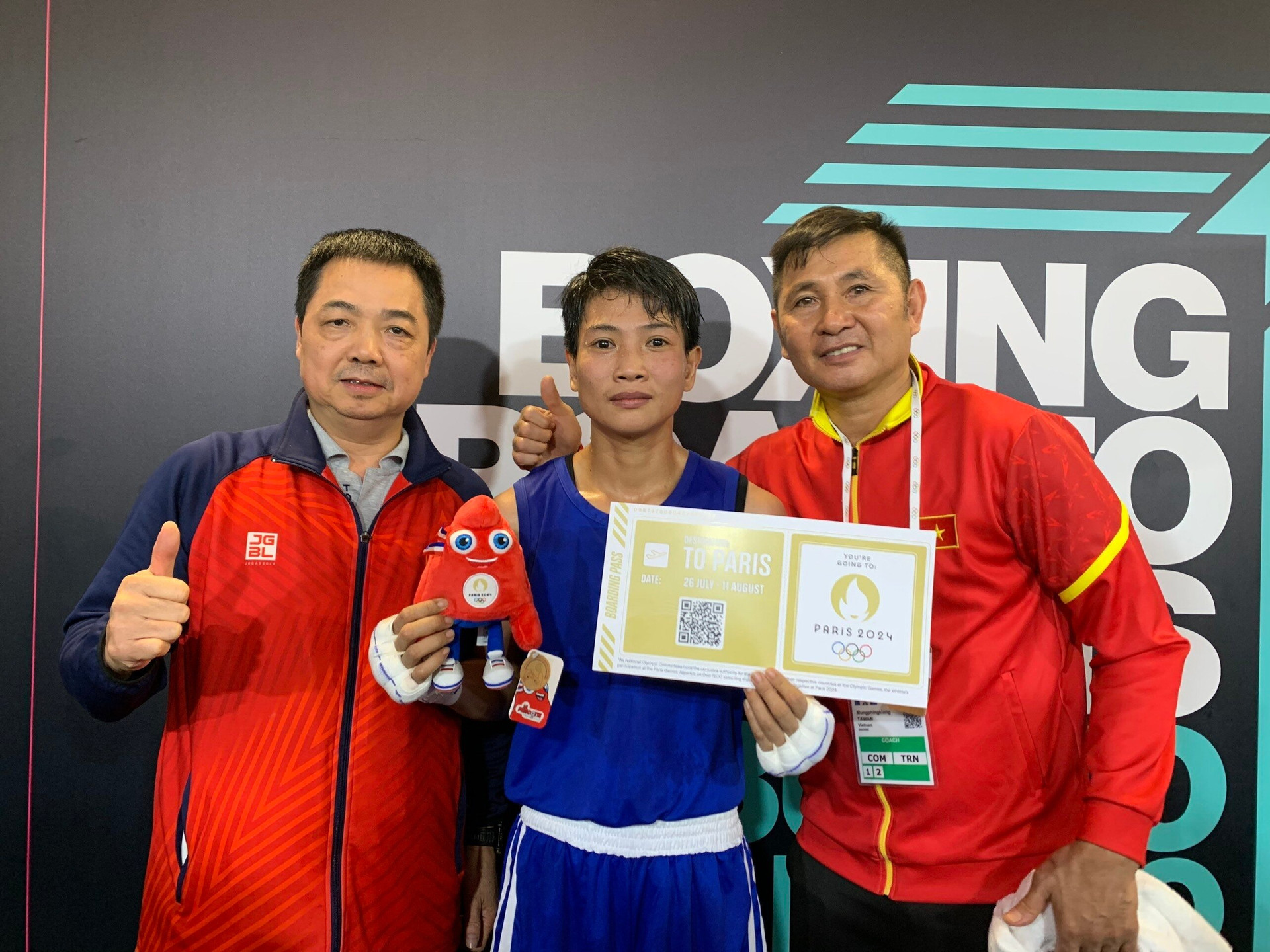 Võ Thị Kim Ánh (áo xanh) giành vé dự Olympic Paris 2024.