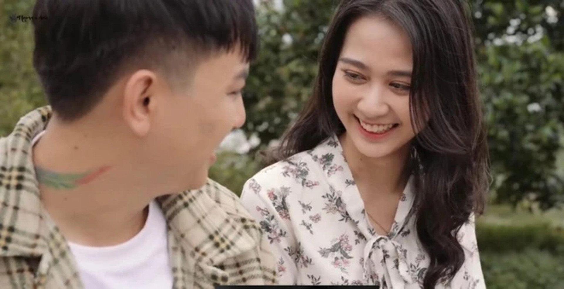 Hoài Lâm và bạn gái nảy sinh tình cảm sau khi đóng chung MV Người mới ra mắt tháng 10/2021.