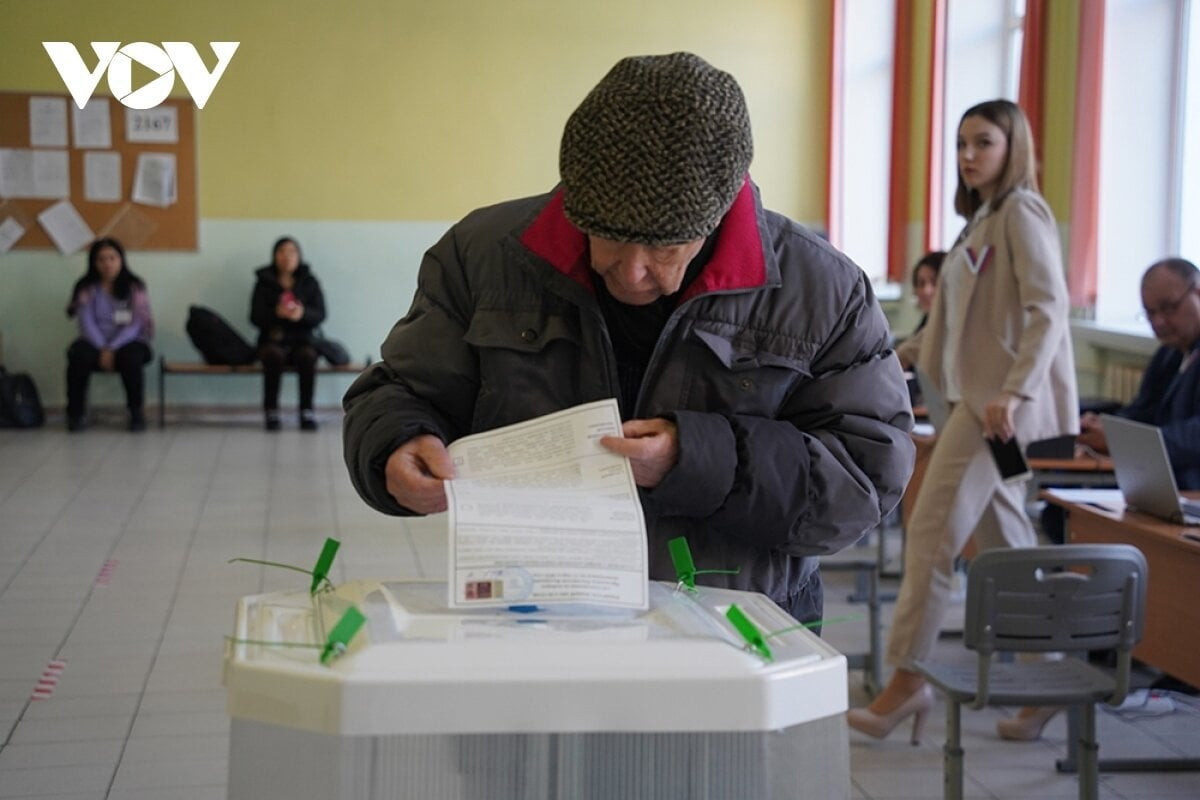 Bầu cử Tổng thống Nga: Tỷ lệ cử tri đi bỏ phiếu đạt 35,4% trong ngày đầu tiên - 1