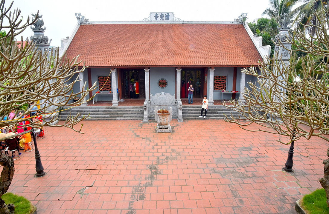 Chùa Ninh Xá bị tàn phá trong cuộc chiến chống thực dân Pháp và được người dân quyên góp để tôn tạo và hoàn thiện vào năm 2011.