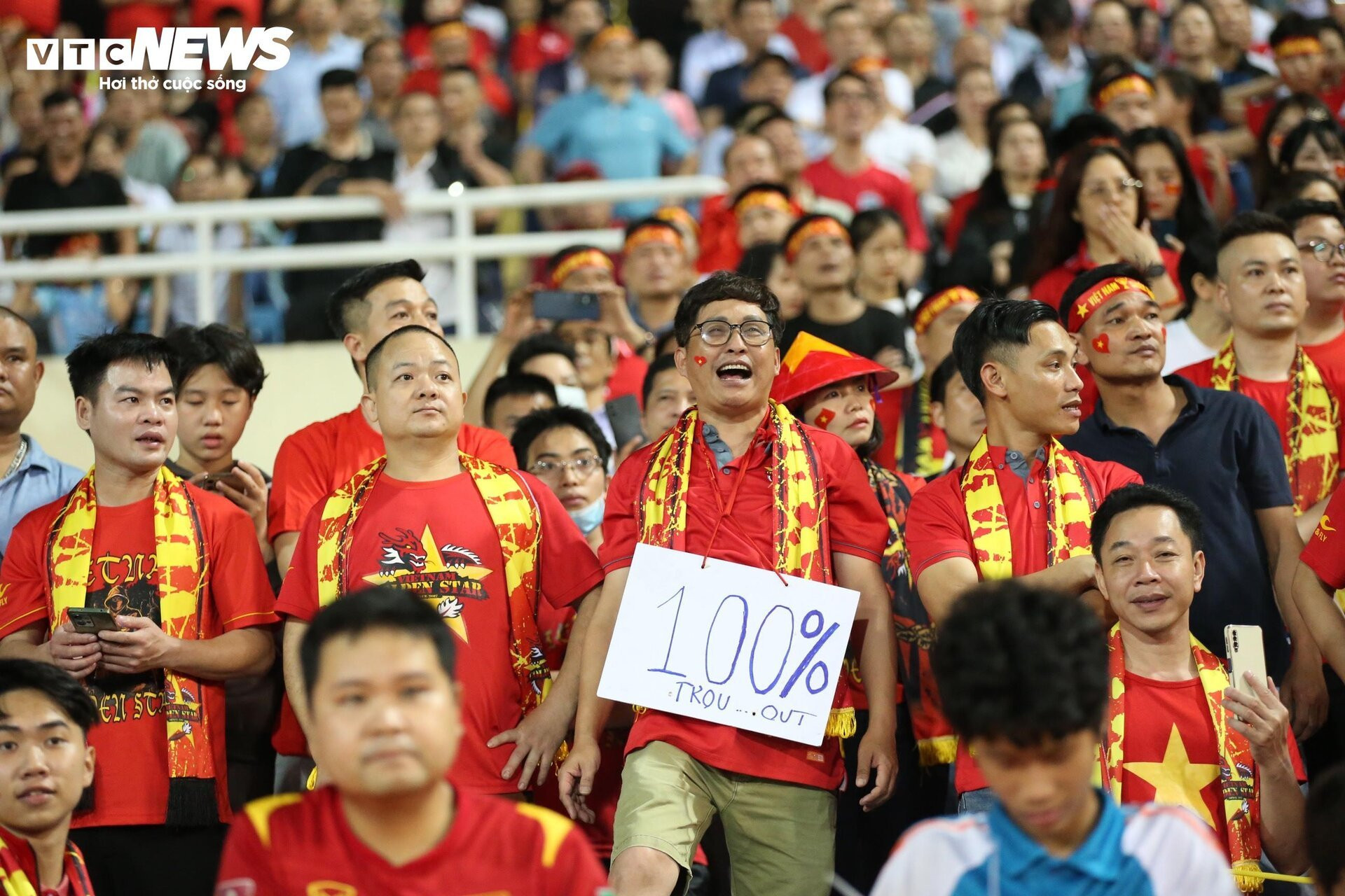 99 phút HLV Troussier 'hoá tượng đá' nhìn tuyển Việt Nam thua thảm Indonesia - 5