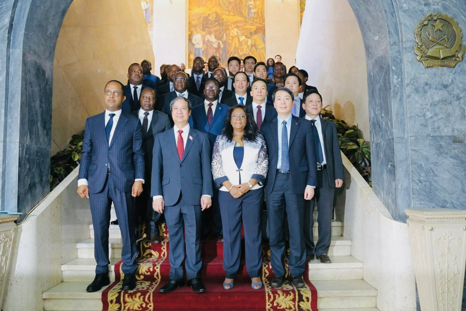 Đoàn đại biểu Chính phủ hai nước Việt Nam - Angola chụp ảnh lưu niệm sau Kỳ họp Ủy ban liên chính phủ lần thứ VII.