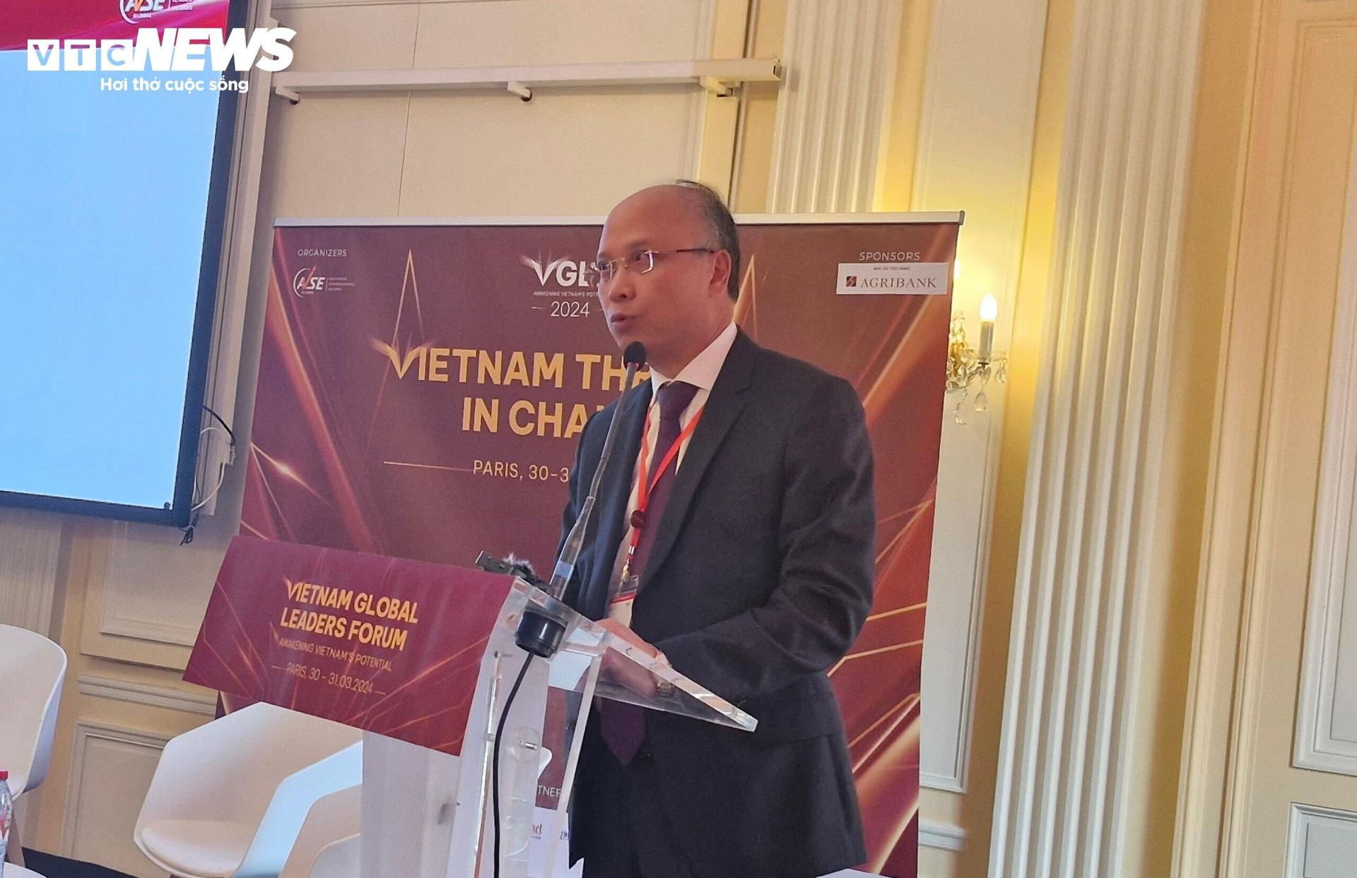 Ông Đinh Toàn Thắng, Đại sứ Việt Nam tại Pháp đại diện khách mời tham dự VGLF phát biểu tại phiên khai mạc.