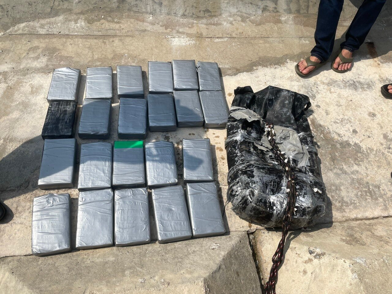Lượng lớn ma túy trôi dạt vào bờ biển ở huyện đảo Lý Sơn được phát hiện vào ngày 10/3. (Ảnh: L.S)