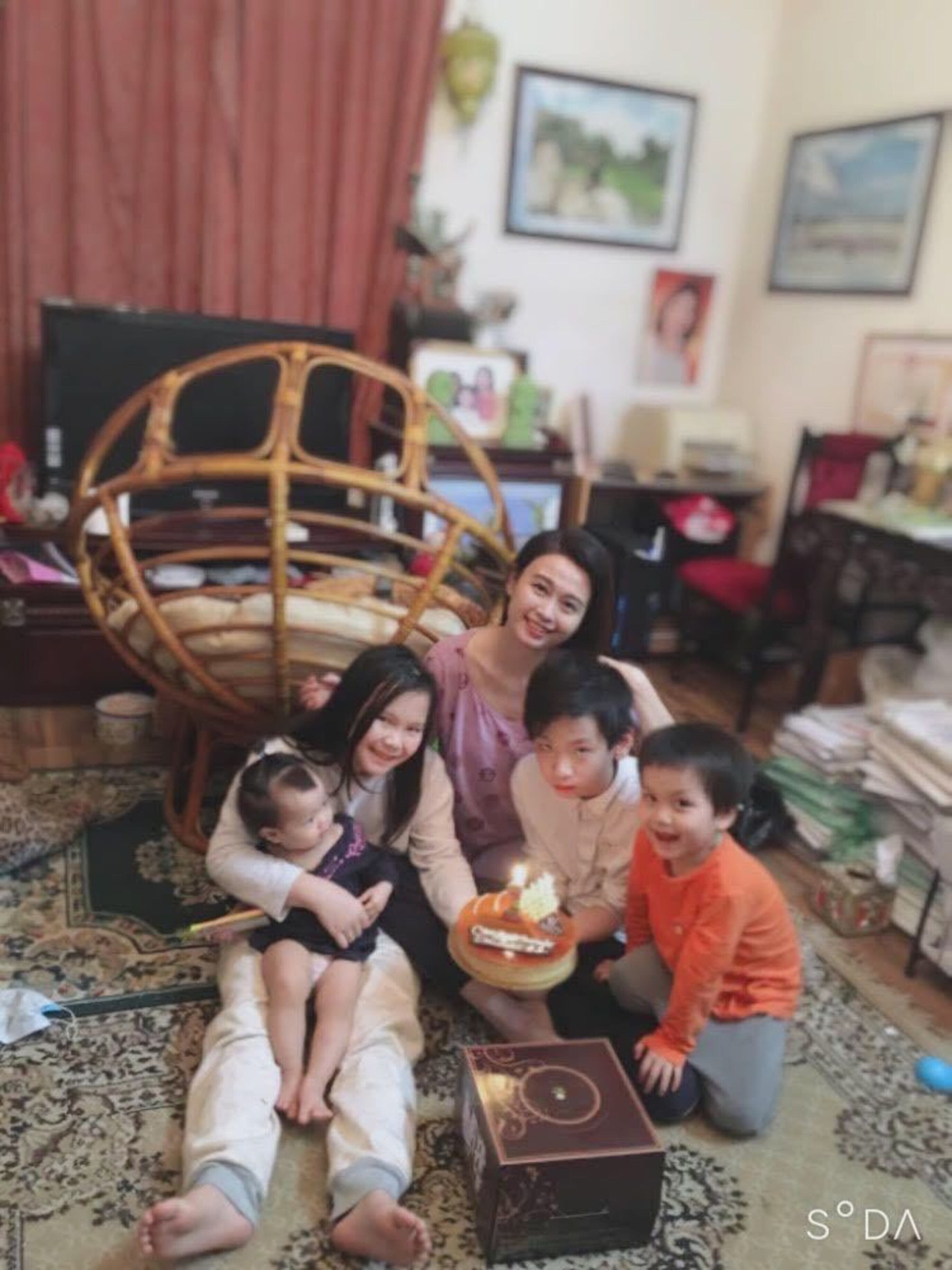 MC Hương Liên là bà mẹ 4 con, cũng là BTV có đông con nhất đài VTV.