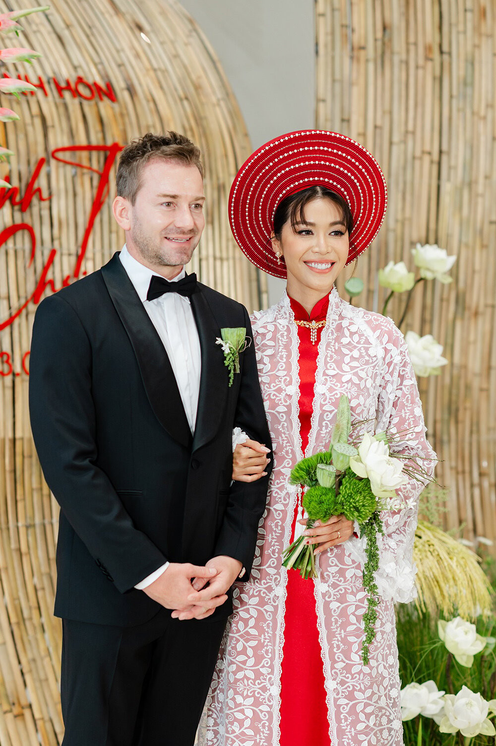 Đám cưới của Minh Tú và chồng Tây tổ chức theo phong cách truyền thống để chú rể người Đức cảm nhận rõ nét văn hóa Việt.