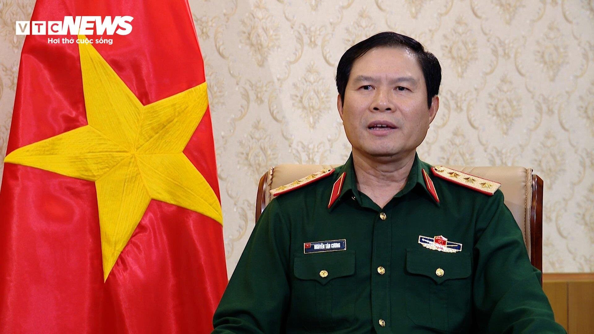 Thượng tướng Nguyễn Tân Cương trả lời phỏng vấn PV VTC News. (Ảnh: Kim Thược)