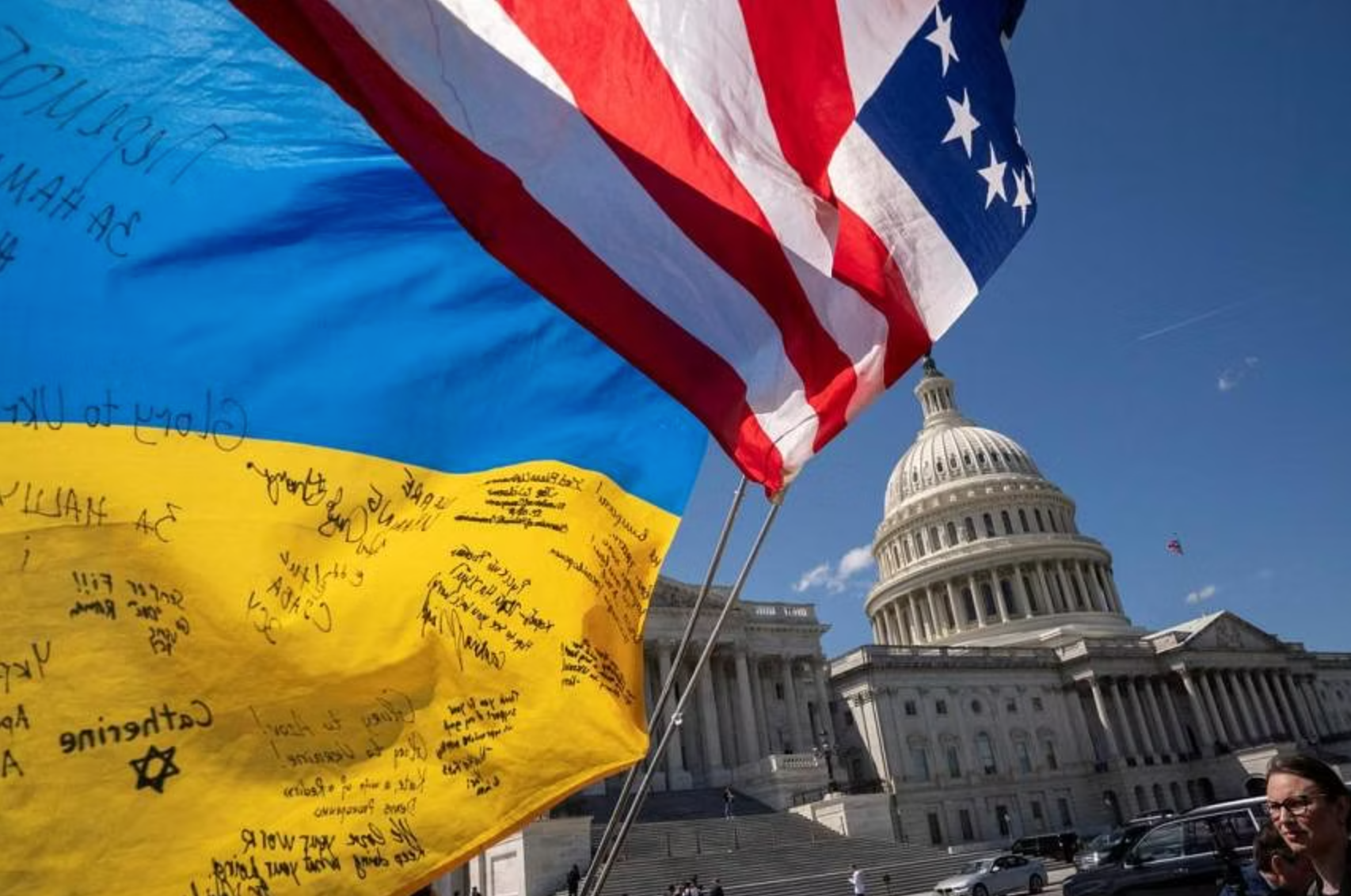 Hạ viện Mỹ thông qua gói lập pháp cung cấp 60,84 tỷ USD hỗ trợ quân sự cho Ukraine. (Ảnh: Reuters)