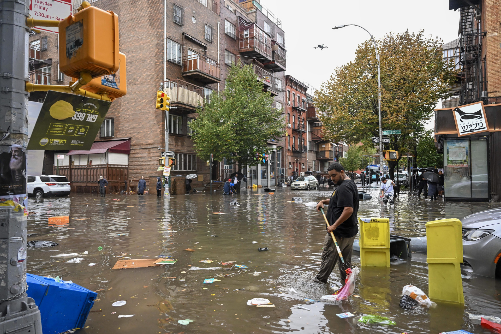 New York ngập nước và rác sau trận lụt tháng 9/2023. (Ảnh: Getty)