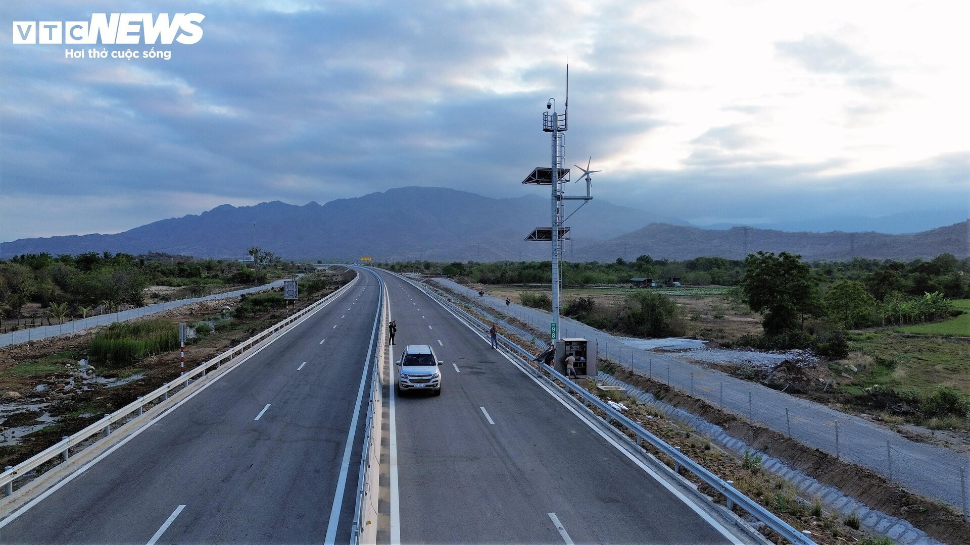 Cận cảnh cao tốc Bắc Nam đoạn Cam Lâm - Vĩnh Hảo trước ngày thông xe - 7