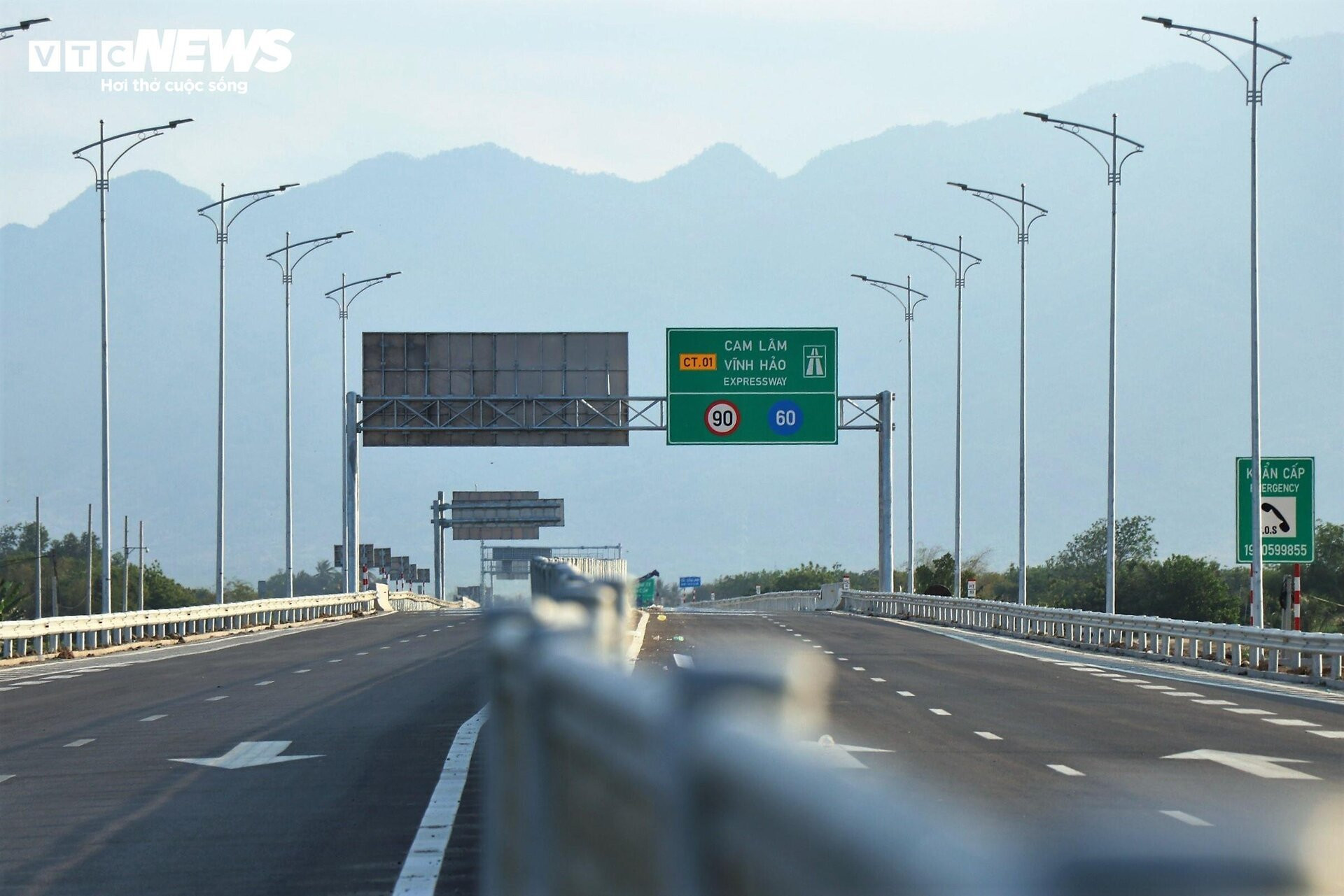 Cận cảnh cao tốc Bắc Nam đoạn Cam Lâm - Vĩnh Hảo trước ngày thông xe - 8