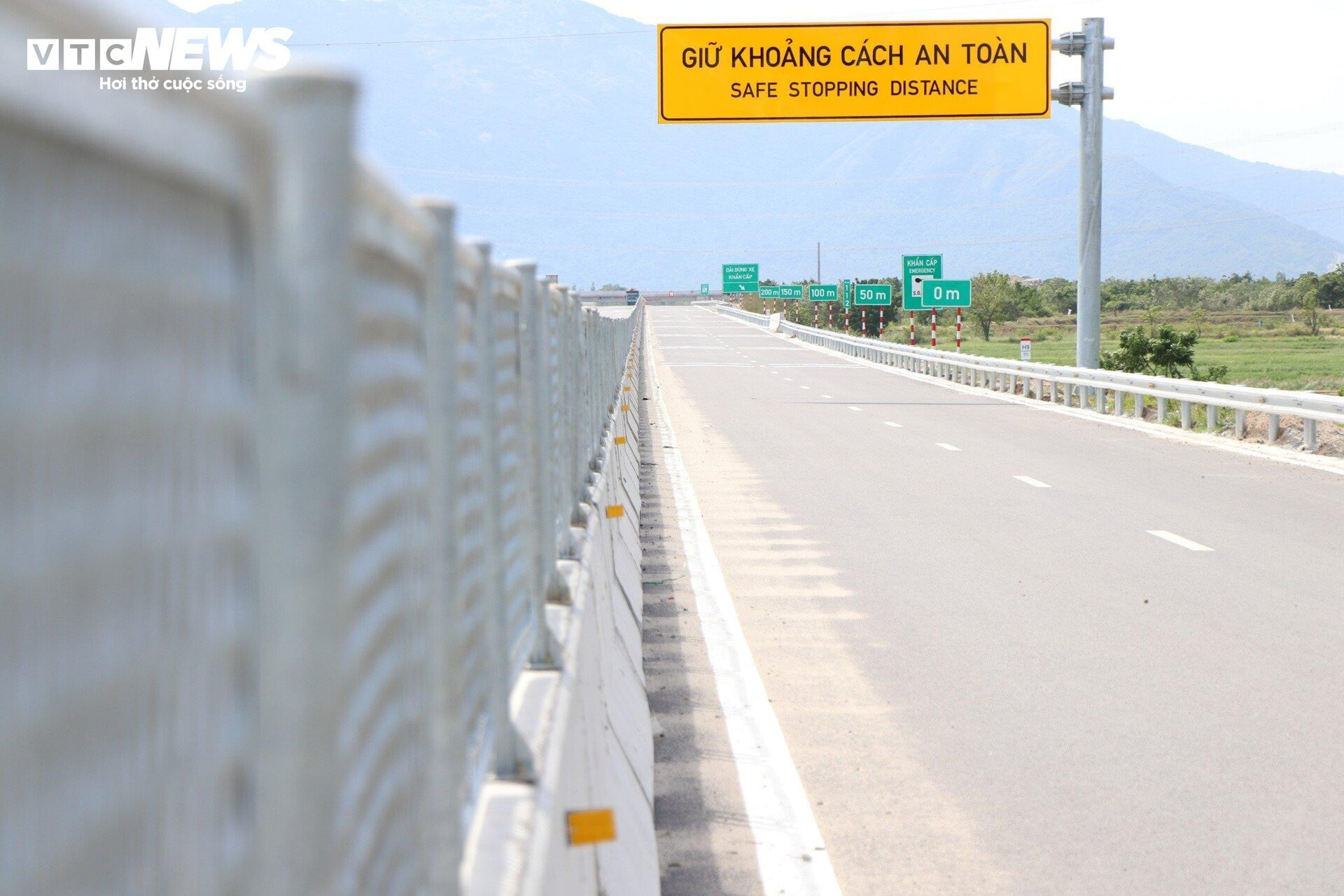 Cận cảnh cao tốc Bắc Nam đoạn Cam Lâm - Vĩnh Hảo trước ngày thông xe - 5