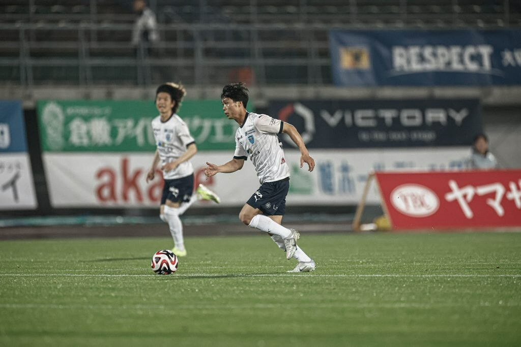 Công Phượng thi đấu trong trận gặp Fagiano Okayama.