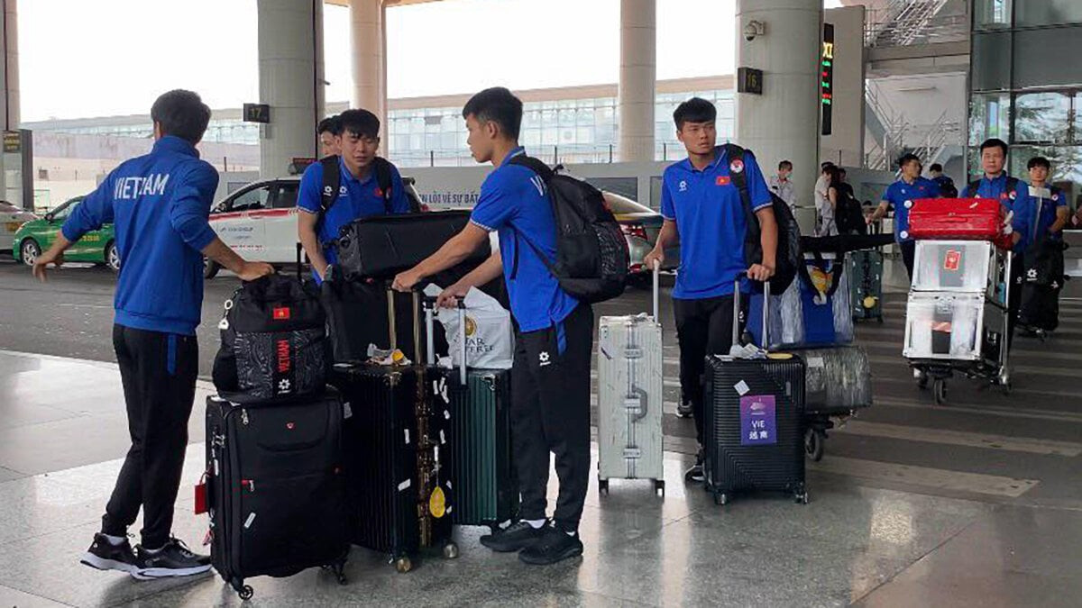 U23 Việt Nam về đến sân bay Nội Bài chiều nay (28/4).