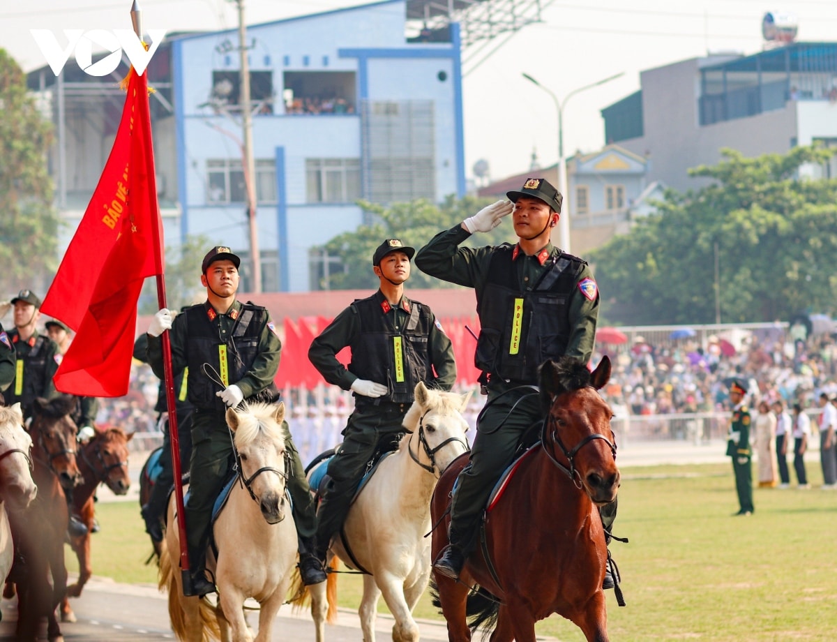 hợp luyện toàn bộ khối diễu binh, diễu hành kỷ niệm 70 năm chiến thắng Điện biên phủ hình ảnh 10 hop luyen toan bo khoi dieu binh, dieu hanh ky niem 70 nam chien thang Dien bien phu hinh anh 10