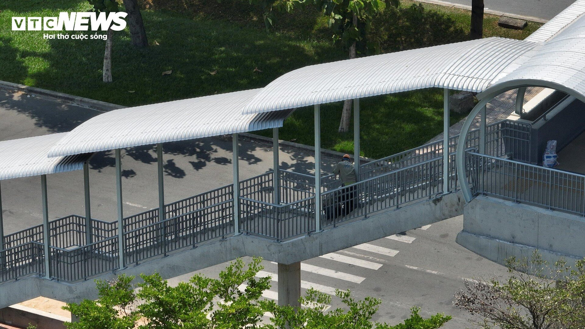Lộ diện 9 cầu bộ hành cho tuyến Metro số 1 ở TP.HCM sắp đi vào hoạt động - 8