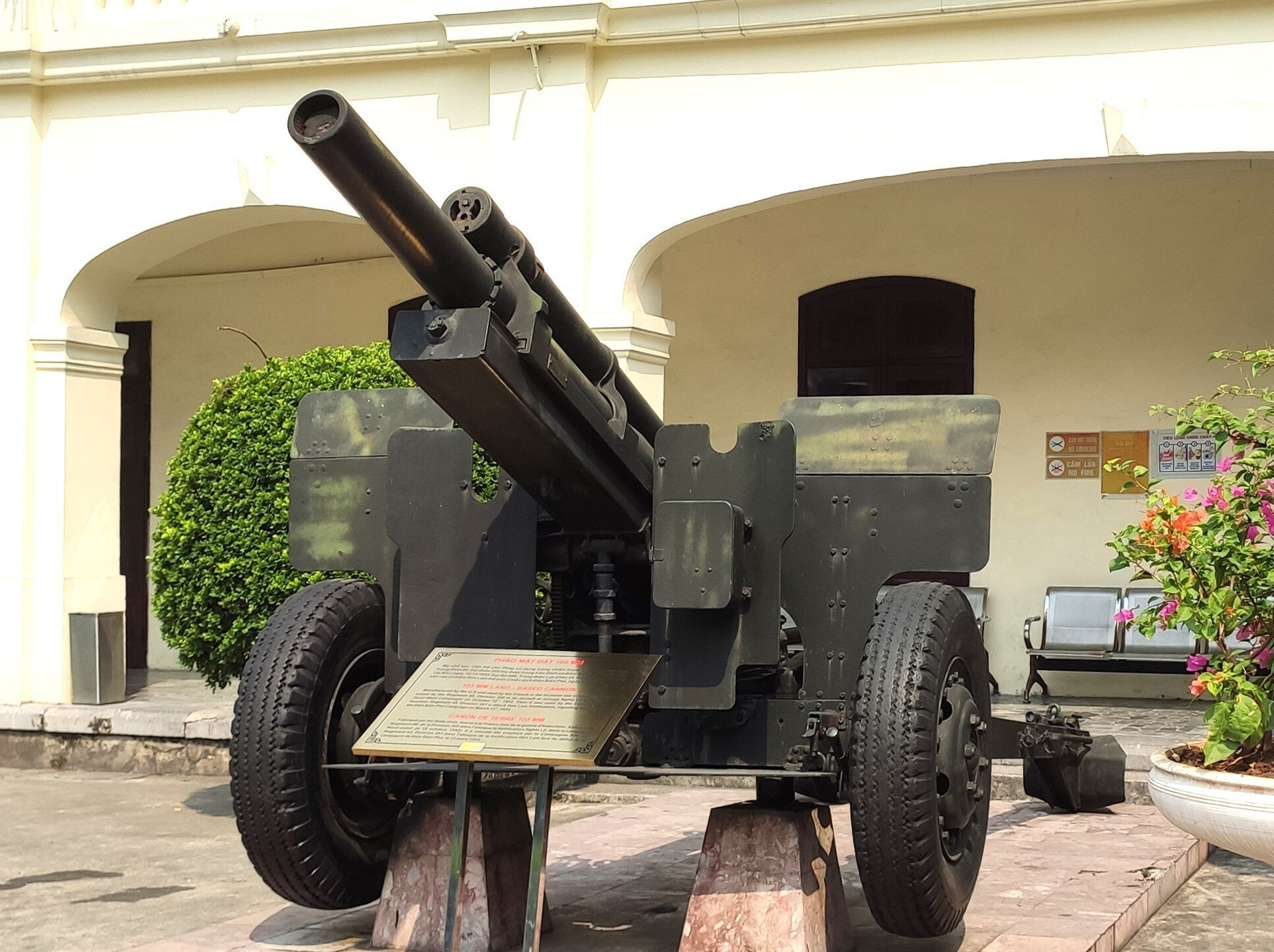 Pháo 105 mm tham gia chiến dịch Điện Biên Phủ được trưng bày tại Bảo tàng Lịch sử quân sự Việt Nam.