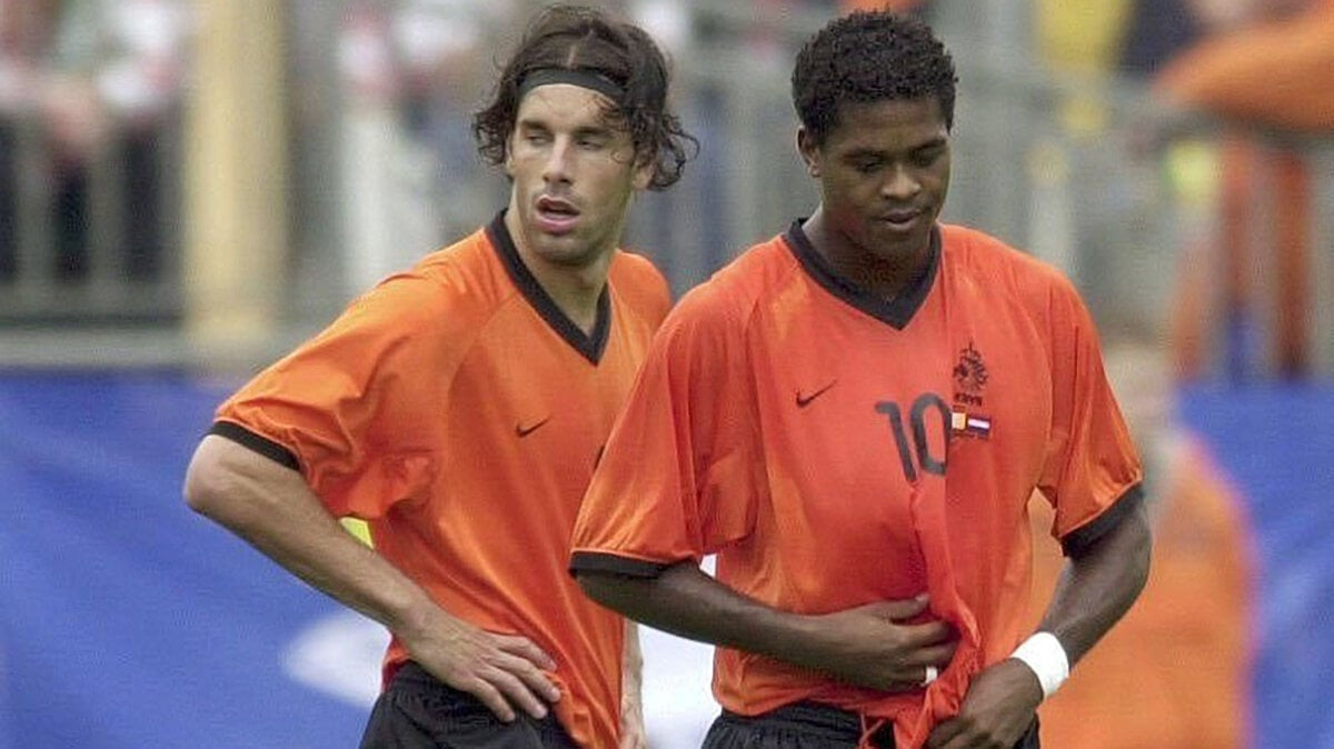 Đội tuyển Hà Lan từng sở hữu 2 chân sút thượng hạng là Ruud van Nistelrooy và Patrick Kluivertz. Mỗi người có 6 bàn ở các kỳ EURO. Van Nistelrooy đá 8 trận, trong khi Kluivertz ra sân 9 trận. (Ảnh: Getty Images)