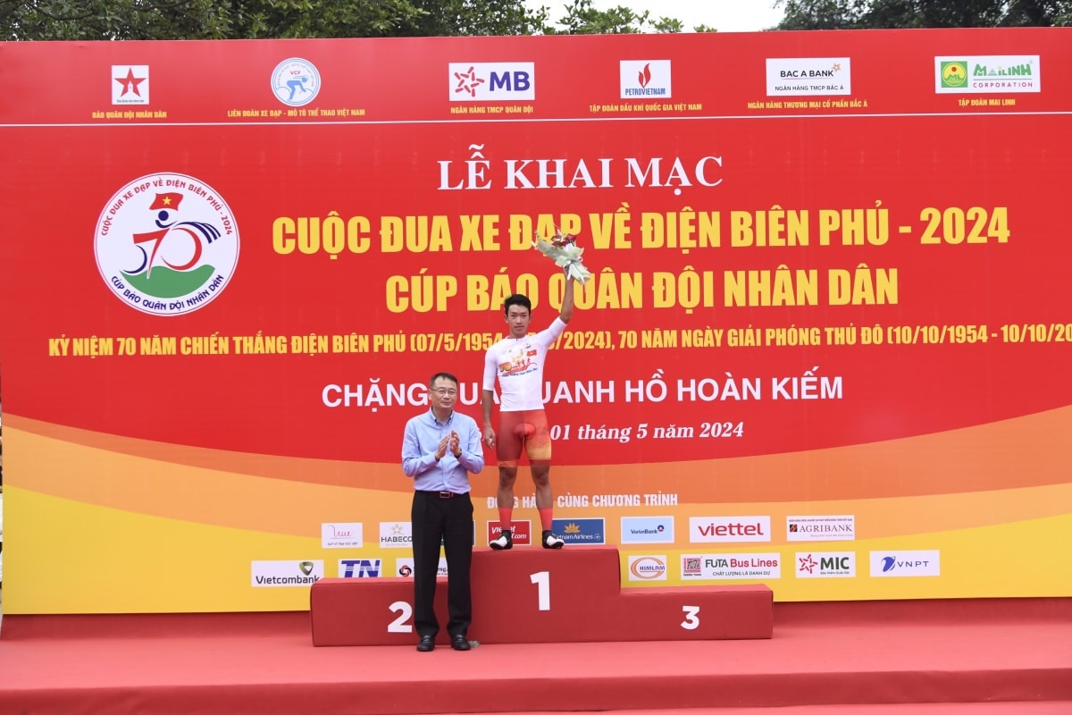 cuoc dua xe dap ve Dien bien phu - 2024 tran tuan kiet thang chang khai mac hinh anh 6