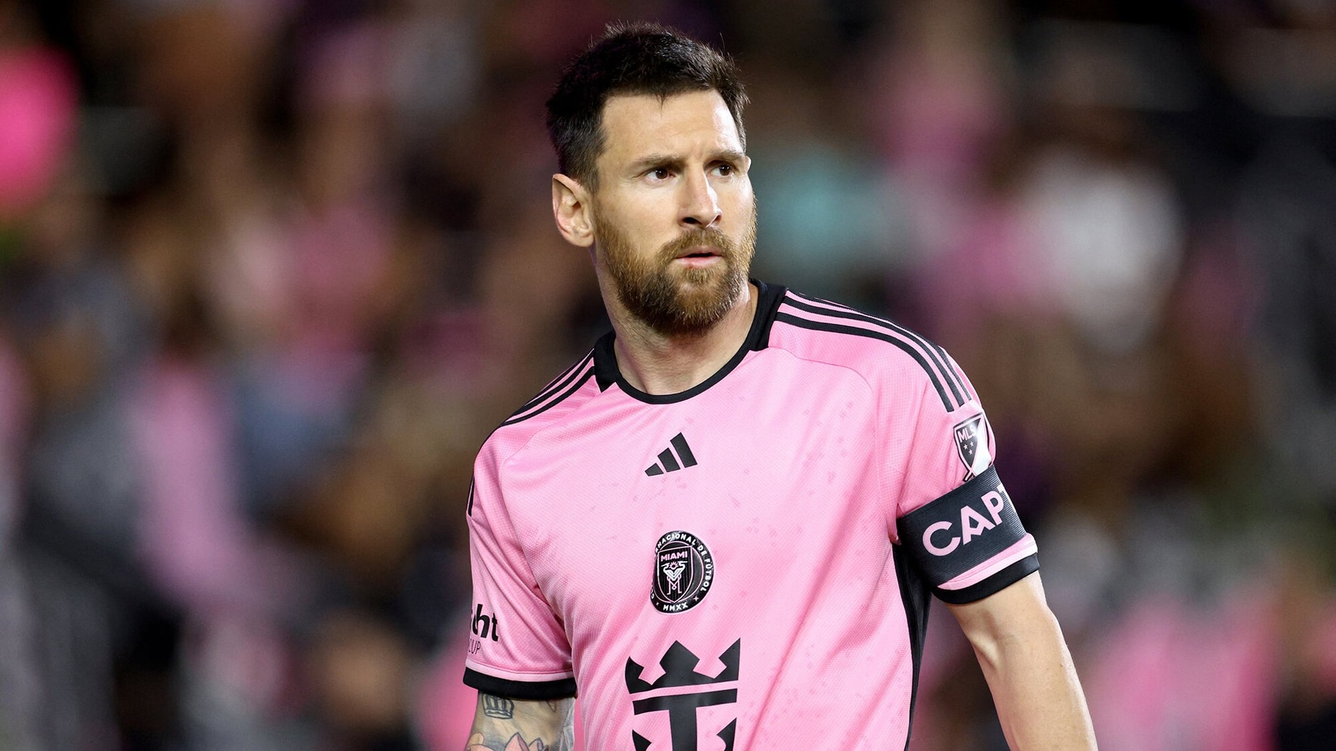 Lionel Messi từ chối hợp đồng 1,6 tỷ USD để gia nhập Inter Miami.