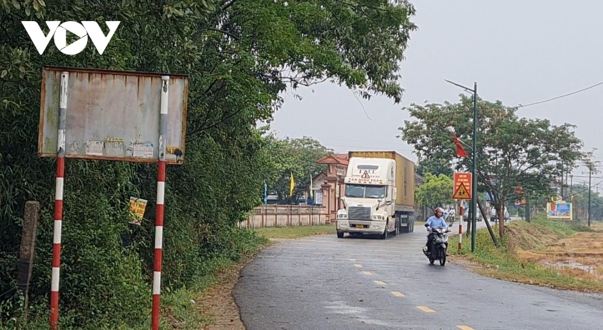 cam xe vao cao toc cam lo-la son nhieu xe ne tram thu phi, di vao duong tinh hinh anh 2