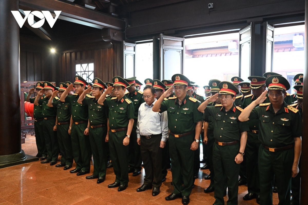 lanh dao Dang, nha nuoc dang huong, tuong niem anh hung liet si Dien bien phu hinh anh 9