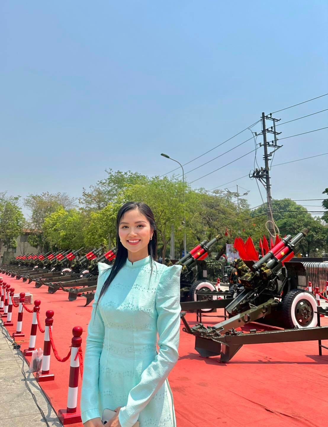 Hoa hậu H'Hen Niê xúc động khi được tới Điện Biên đúng dịp kỷ niệm 70 năm Chiến thắng Điện Biên Phủ.
