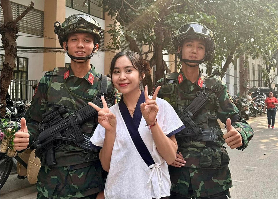 Nữ sinh Lào vượt hơn 500 km đến Điện Biên, chụp ảnh với bộ đội cụ Hồ - 5