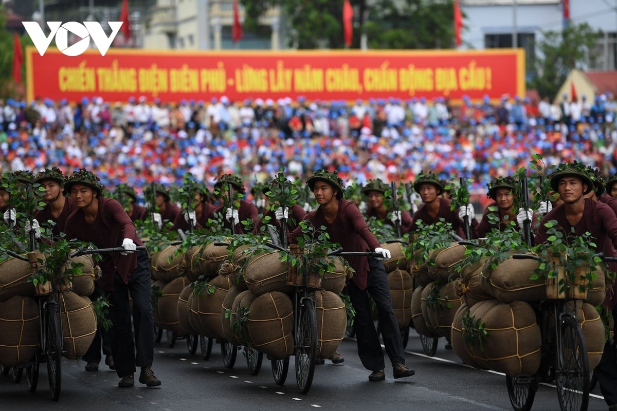 hung trang le dieu binh, dieu hanh ky niem 70 nam chien thang Dien bien phu hinh anh 4