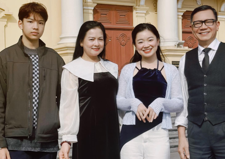 Gia đình hạnh phúc của NSND Thu Quế và NSƯT Phạm Cường.