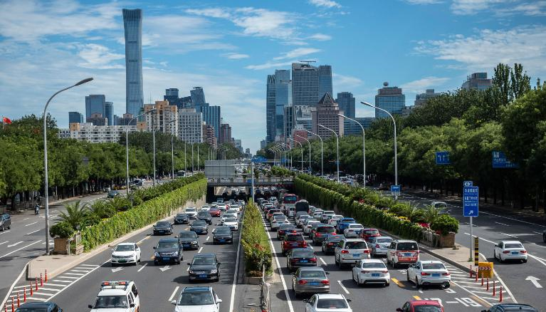 Bầu trời trong xanh tại trung tâm thủ đô Bắc Kinh, Trung Quốc, tháng 7/2021. (Ảnh: CNN)