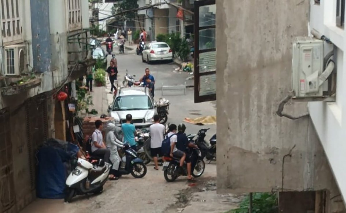 ha noi lai roi xuong tu nha cao tang khien 2 nguoi tu vong hinh anh 2