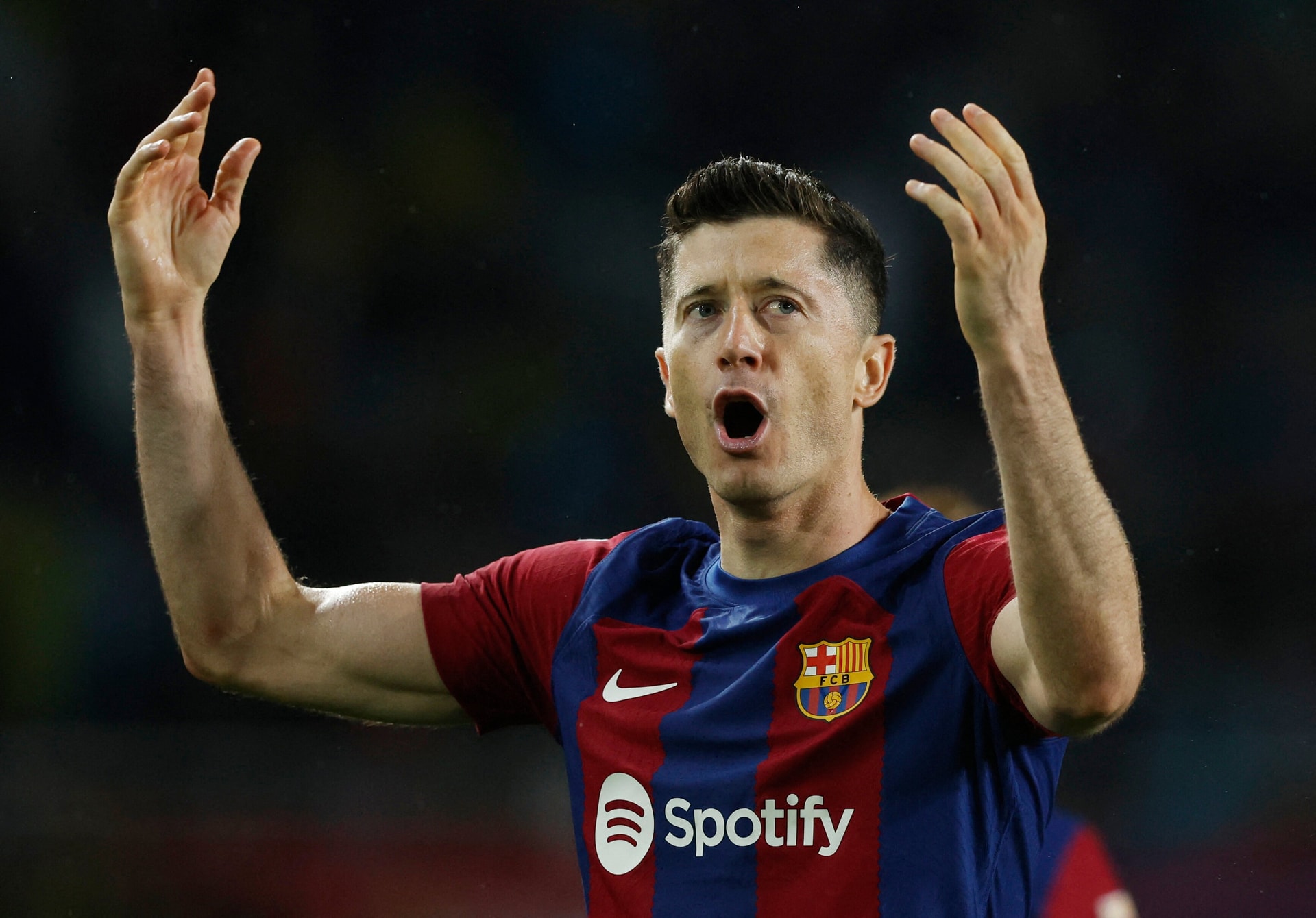 Barcelona chạm trán Almeria.