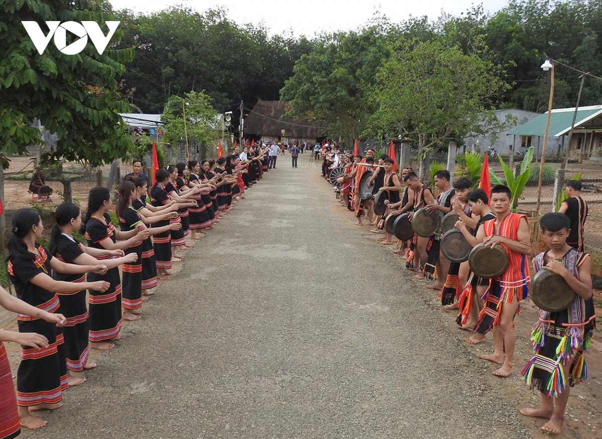 lang Dak rang tren bien gioi kon tum chinh thuc don khach du lich hinh anh 1