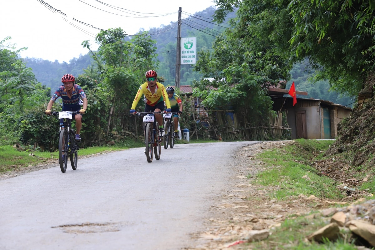 An tuong giai dua xe dap dia hinh viet nam tai van ho, son la hinh anh 5
