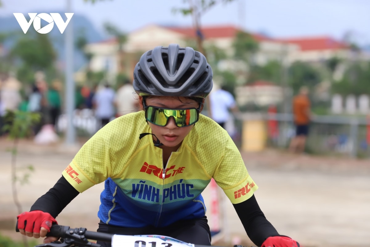 An tuong giai dua xe dap dia hinh viet nam tai van ho, son la hinh anh 9