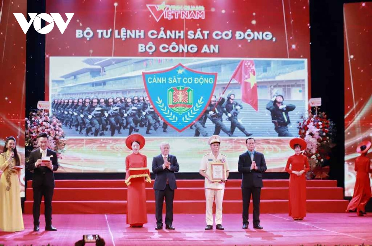 tôn vinh 20 tập thể, cá nhân chương trình vinh quang việt nam 2024 hình ảnh 2 ton vinh 20 tap the, ca nhan chuong trinh vinh quang viet nam 2024 hinh anh 2