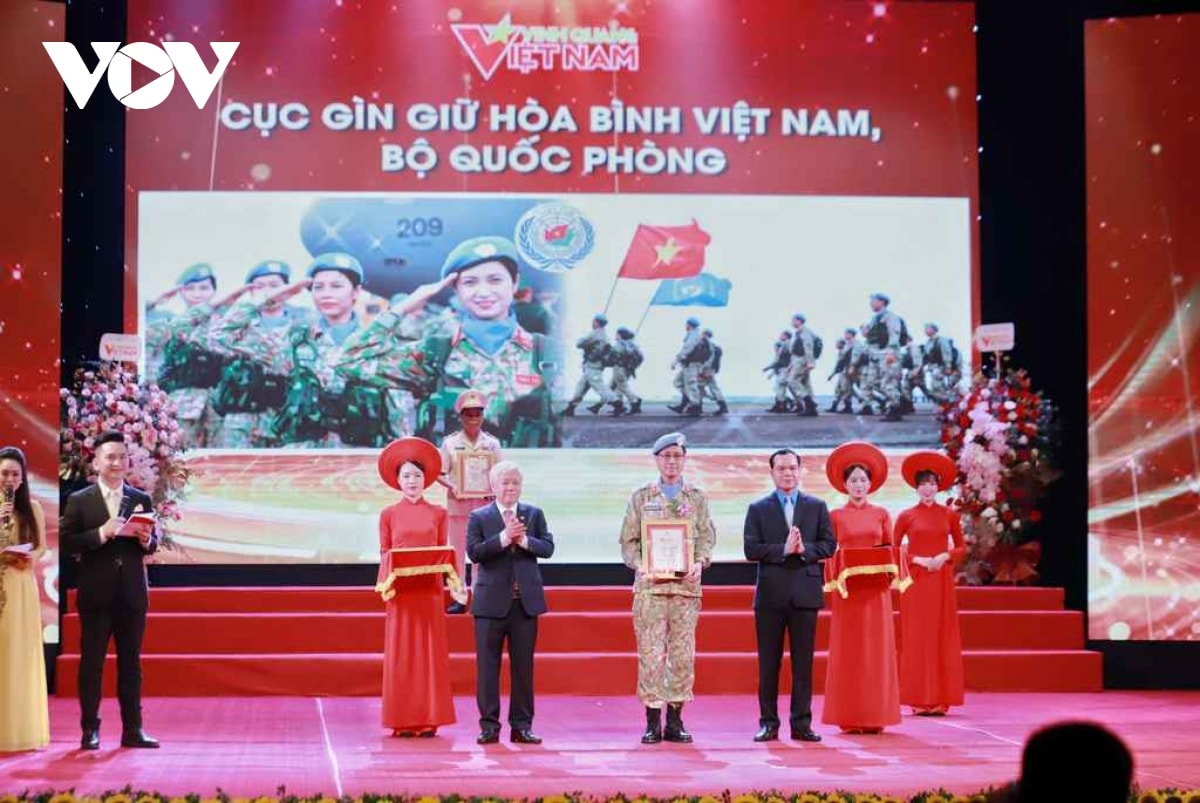 tôn vinh 20 tập thể, cá nhân chương trình vinh quang việt nam 2024 hình ảnh 3 ton vinh 20 tap the, ca nhan chuong trinh vinh quang viet nam 2024 hinh anh 3