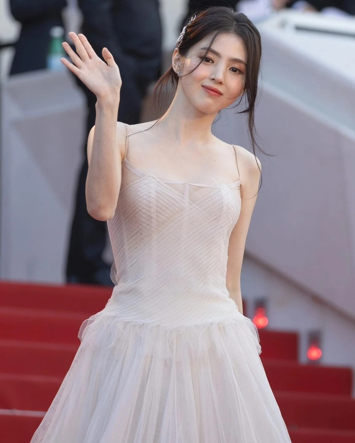 han so hee so ke nhan sac cung yoona tren tham do cannes hinh anh 3